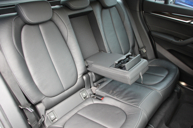 BMW X1 Xdrive18d Xﾗｲﾝ ﾊｲﾗｲﾝ 真珠色 ｱﾄﾞﾊﾞﾝｽﾄﾞｱｸﾃｨﾌﾞｾｰﾌﾃｨP ﾊﾟﾉﾗﾏｻﾝﾙｰﾌ ｺﾝﾌｫｰﾄP 追従ACC HUD ﾋｰﾀｰ黒革 電動ｼｰﾄ ﾌﾙｾｸﾞTV LEDﾍｯﾄﾞﾗｲﾄ HDDﾅﾋﾞBluetooth接続 Bｶﾒﾗ 電動ﾄﾗﾝｸ 衝突軽減ﾌﾞﾚｰｷ 車線逸脱警告 歩行者警告 Pｱｼｽﾄ 2年保証