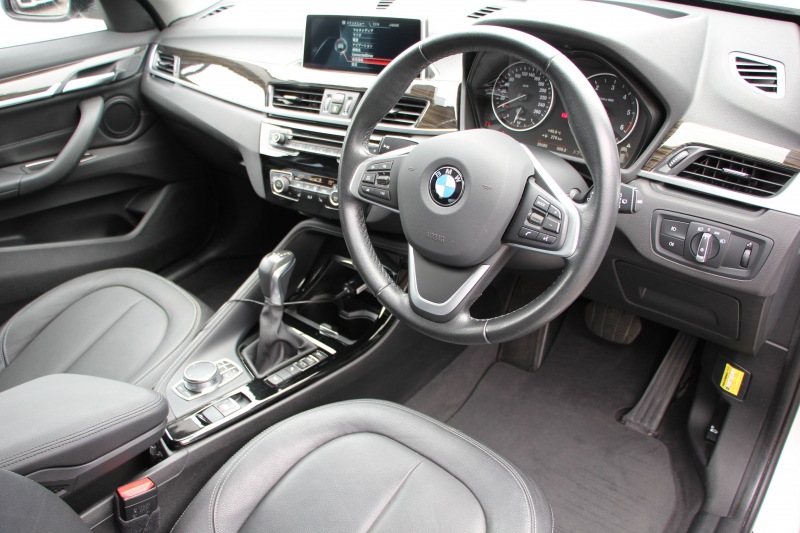 BMW X1 Xdrive18d Xﾗｲﾝ ﾊｲﾗｲﾝ 真珠色 ｱﾄﾞﾊﾞﾝｽﾄﾞｱｸﾃｨﾌﾞｾｰﾌﾃｨP ﾊﾟﾉﾗﾏｻﾝﾙｰﾌ ｺﾝﾌｫｰﾄP 追従ACC HUD ﾋｰﾀｰ黒革 電動ｼｰﾄ ﾌﾙｾｸﾞTV LEDﾍｯﾄﾞﾗｲﾄ HDDﾅﾋﾞBluetooth接続 Bｶﾒﾗ 電動ﾄﾗﾝｸ 衝突軽減ﾌﾞﾚｰｷ 車線逸脱警告 歩行者警告 Pｱｼｽﾄ 2年保証