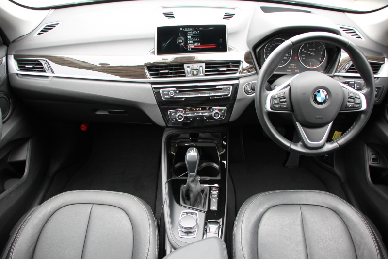 BMW X1 Xdrive18d Xﾗｲﾝ ﾊｲﾗｲﾝ 真珠色 ｱﾄﾞﾊﾞﾝｽﾄﾞｱｸﾃｨﾌﾞｾｰﾌﾃｨP ﾊﾟﾉﾗﾏｻﾝﾙｰﾌ ｺﾝﾌｫｰﾄP 追従ACC HUD ﾋｰﾀｰ黒革 電動ｼｰﾄ ﾌﾙｾｸﾞTV LEDﾍｯﾄﾞﾗｲﾄ HDDﾅﾋﾞBluetooth接続 Bｶﾒﾗ 電動ﾄﾗﾝｸ 衝突軽減ﾌﾞﾚｰｷ 車線逸脱警告 歩行者警告 Pｱｼｽﾄ 2年保証