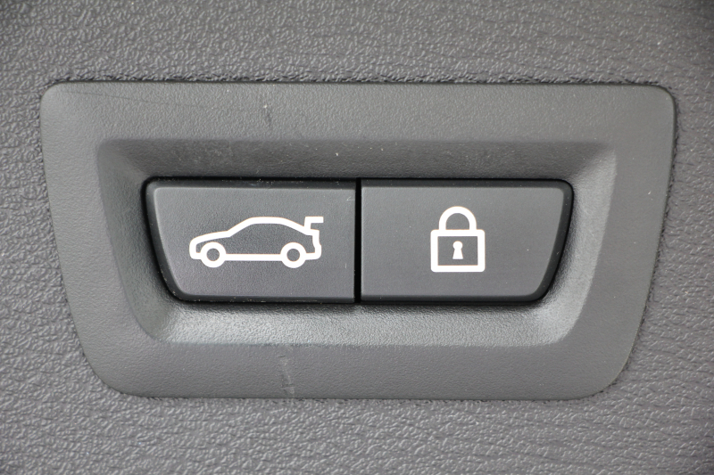 BMW X1 Xdrive18d Xﾗｲﾝ ﾊｲﾗｲﾝ 真珠色 ｱﾄﾞﾊﾞﾝｽﾄﾞｱｸﾃｨﾌﾞｾｰﾌﾃｨP ﾊﾟﾉﾗﾏｻﾝﾙｰﾌ ｺﾝﾌｫｰﾄP 追従ACC HUD ﾋｰﾀｰ黒革 電動ｼｰﾄ ﾌﾙｾｸﾞTV LEDﾍｯﾄﾞﾗｲﾄ HDDﾅﾋﾞBluetooth接続 Bｶﾒﾗ 電動ﾄﾗﾝｸ 衝突軽減ﾌﾞﾚｰｷ 車線逸脱警告 歩行者警告 Pｱｼｽﾄ 2年保証