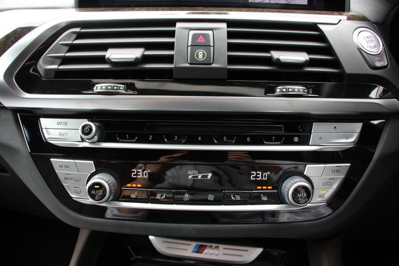 BMW X4 M40i 直6ﾀｰﾎﾞ360馬力 ﾊﾟﾉﾗﾏｻﾝﾙｰﾌ ﾓｶﾚｻﾞｰ 全ﾋｰﾀｰ ACｼｭﾆｯﾂｧｰｴｱﾛ 可変Mｻｽ 専用ﾃﾞﾌ 21AW LEDﾍｯﾄﾞﾗｲﾄ 追従ACC HUD ｽﾃｱﾘﾝｸﾞｻﾎﾟｰﾄ ﾀｯﾁ画面HDDﾅﾋﾞTV 360度ﾊﾟﾉﾗﾏｶﾒﾗ PDC緊急ﾌﾞﾚｰｷ Hifiｽﾋﾟｰｶｰ 置くだけ充電 2年保証