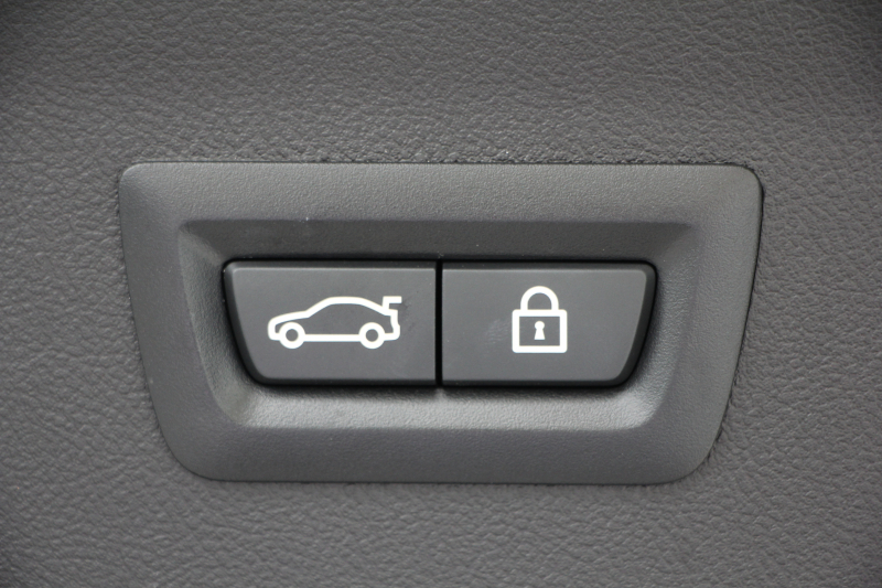 BMW X4 M40i 直6ﾀｰﾎﾞ360馬力 ﾊﾟﾉﾗﾏｻﾝﾙｰﾌ ﾓｶﾚｻﾞｰ 全ﾋｰﾀｰ ACｼｭﾆｯﾂｧｰｴｱﾛ 可変Mｻｽ 専用ﾃﾞﾌ 21AW LEDﾍｯﾄﾞﾗｲﾄ 追従ACC HUD ｽﾃｱﾘﾝｸﾞｻﾎﾟｰﾄ ﾀｯﾁ画面HDDﾅﾋﾞTV 360度ﾊﾟﾉﾗﾏｶﾒﾗ PDC緊急ﾌﾞﾚｰｷ Hifiｽﾋﾟｰｶｰ 置くだけ充電 2年保証