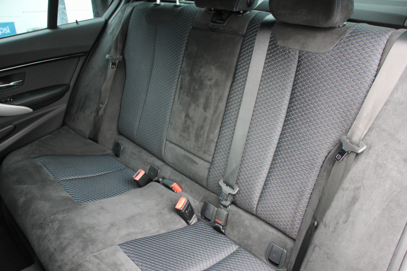 BMW 3シリーズ 320d Mｽﾎﾟｰﾂ 後期 新ｴﾝｼﾞﾝ LEDﾍｯﾄﾞﾗｲﾄ&ﾃｰﾙ 追従ACC ﾚｰﾝﾁｪﾝｼﾞ警告 衝突軽減ﾌﾞﾚｰｷ 車線逸脱警告 歩行者警告 第5世代iﾄﾞﾗｲﾌﾞHDDﾅﾋﾞBｶﾒﾗ ｽﾏｰﾄｷｰ Bluetoothｵｰﾃﾞｨｵ&通話 ﾊﾟﾄﾞﾙｼﾌﾄ 専用ｴｱﾛ 2年保証