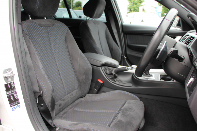 BMW 3シリーズ 320d Mｽﾎﾟｰﾂ 後期 新ｴﾝｼﾞﾝ LEDﾍｯﾄﾞﾗｲﾄ&ﾃｰﾙ 追従ACC ﾚｰﾝﾁｪﾝｼﾞ警告 衝突軽減ﾌﾞﾚｰｷ 車線逸脱警告 歩行者警告 第5世代iﾄﾞﾗｲﾌﾞHDDﾅﾋﾞBｶﾒﾗ ｽﾏｰﾄｷｰ Bluetoothｵｰﾃﾞｨｵ&通話 ﾊﾟﾄﾞﾙｼﾌﾄ 専用ｴｱﾛ 2年保証