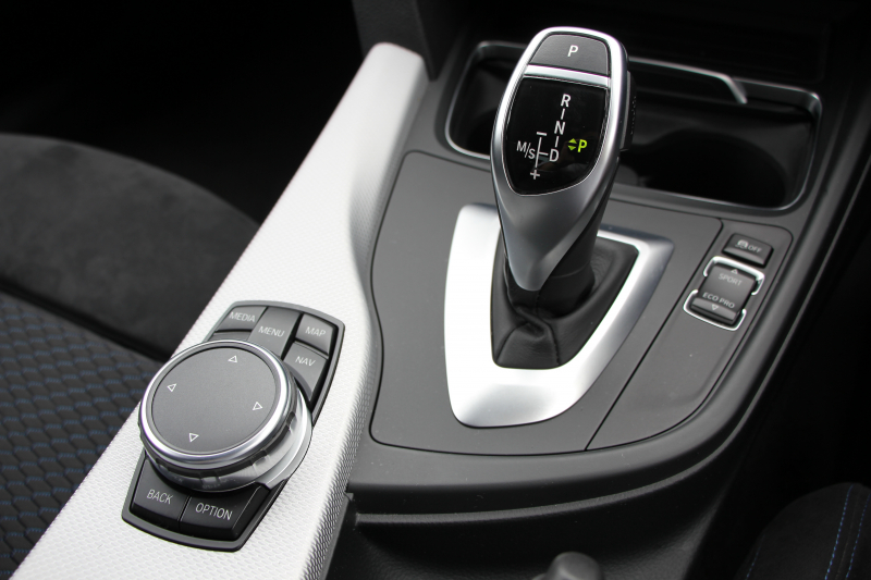 BMW 3シリーズ 320d Mｽﾎﾟｰﾂ 後期 新ｴﾝｼﾞﾝ LEDﾍｯﾄﾞﾗｲﾄ&ﾃｰﾙ 追従ACC ﾚｰﾝﾁｪﾝｼﾞ警告 衝突軽減ﾌﾞﾚｰｷ 車線逸脱警告 歩行者警告 第5世代iﾄﾞﾗｲﾌﾞHDDﾅﾋﾞBｶﾒﾗ ｽﾏｰﾄｷｰ Bluetoothｵｰﾃﾞｨｵ&通話 ﾊﾟﾄﾞﾙｼﾌﾄ 専用ｴｱﾛ 2年保証