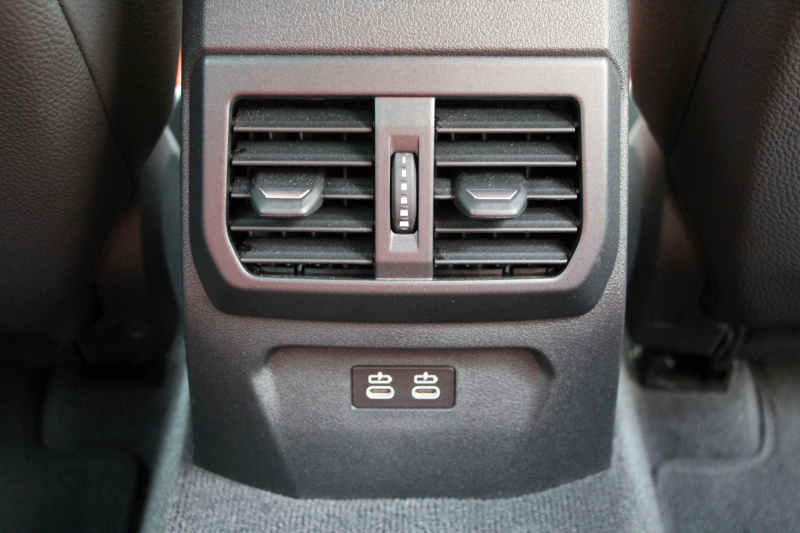 BMW 2シリーズ M235i Xdrive ｸﾞﾗﾝｸｰﾍﾟﾃﾞﾋﾞｭｰP 4WD ﾏｸﾞﾏﾚｯﾄﾞﾚｻﾞｰ Mｽﾎﾟｰﾂｼｰﾄ ｱﾀﾞﾌﾟﾃｨﾌﾞｻｽ ﾚｲｽﾞ鍛造19AW Mｼｰﾄﾍﾞﾙﾄ 306馬力 追従ACC Mﾘｱｽﾎﾟｲﾗｰ ﾀｯﾁ画面HDDﾅﾋﾞ置くだけ充電 Pｱｼｽﾄ 後退ｱｼｽﾄ ｼｰﾄﾋｰﾀｰ 2年保証