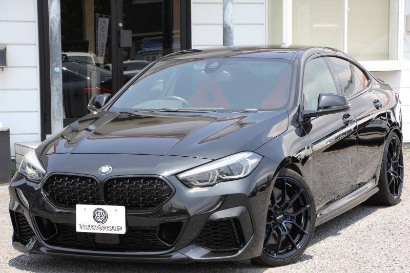 BMW 2シリーズ M235i Xdrive ｸﾞﾗﾝｸｰﾍﾟﾃﾞﾋﾞｭｰP 4WD ﾏｸﾞﾏﾚｯﾄﾞﾚｻﾞｰ Mｽﾎﾟｰﾂｼｰﾄ ｱﾀﾞﾌﾟﾃｨﾌﾞｻｽ ﾚｲｽﾞ鍛造19AW Mｼｰﾄﾍﾞﾙﾄ 306馬力 追従ACC Mﾘｱｽﾎﾟｲﾗｰ ﾀｯﾁ画面HDDﾅﾋﾞ置くだけ充電 Pｱｼｽﾄ 後退ｱｼｽﾄ ｼｰﾄﾋｰﾀｰ 2年保証