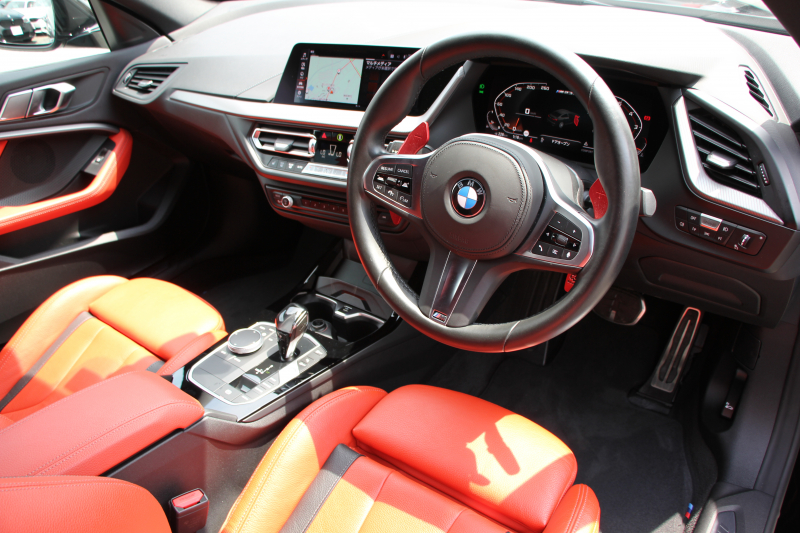 BMW 2シリーズ M235i Xdrive ｸﾞﾗﾝｸｰﾍﾟﾃﾞﾋﾞｭｰP 4WD ﾏｸﾞﾏﾚｯﾄﾞﾚｻﾞｰ Mｽﾎﾟｰﾂｼｰﾄ ｱﾀﾞﾌﾟﾃｨﾌﾞｻｽ ﾚｲｽﾞ鍛造19AW Mｼｰﾄﾍﾞﾙﾄ 306馬力 追従ACC Mﾘｱｽﾎﾟｲﾗｰ ﾀｯﾁ画面HDDﾅﾋﾞ置くだけ充電 Pｱｼｽﾄ 後退ｱｼｽﾄ ｼｰﾄﾋｰﾀｰ 2年保証