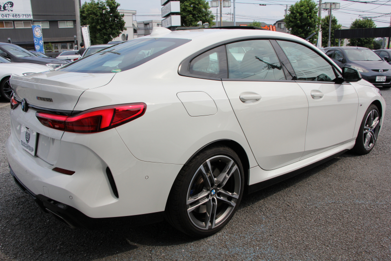 BMW 2シリーズ M235i Xdrive ｸﾞﾗﾝｸｰﾍﾟﾋﾞｼﾞｮﾝP 4WD ﾊﾟﾉﾗﾏｻﾝﾙｰﾌ ﾋｰﾀｰ黒革 ﾍｯﾄﾞｱｯﾌﾟﾃﾞｨｽﾌﾟﾚｲ ｱﾀﾞﾌﾟﾃｨﾌﾞLEDﾍｯﾄﾞﾗｲﾄ ｵｰﾄﾊｲﾋﾞｰﾑ Hi-fiｽﾋﾟｰｶｰ ﾌﾙｾｸﾞTV 306馬力 BMWﾗｲﾌﾞｺｯｸﾋﾟｯﾄ 後退ｱｼｽﾄ 追従ACC ﾀｯﾁ画面ﾅﾋﾞPｱｼｽﾄ 2年保証
