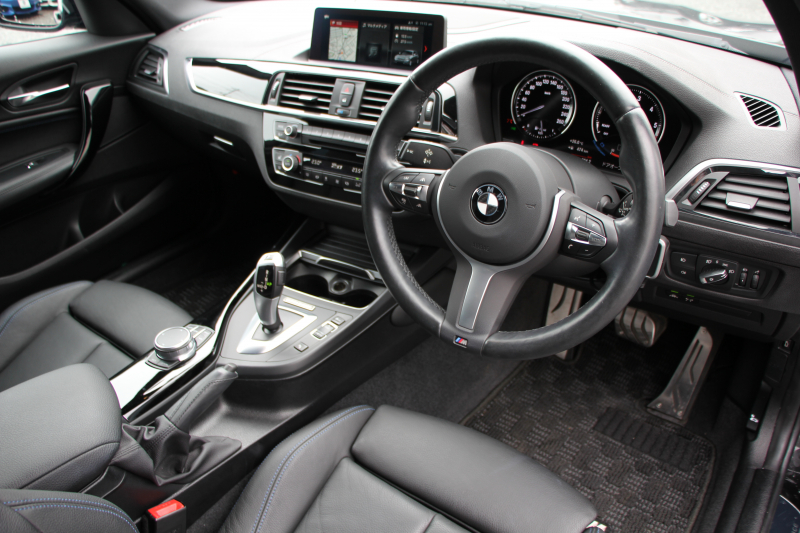 BMW 1シリーズ 118d Mｽﾎﾟｰﾂ ｴﾃﾞｨｼｮﾝｼｬﾄﾞｰ ｱｯﾌﾟｸﾞﾚｰﾄﾞP 特別限定車 最終ﾓﾃﾞﾙ ﾋｰﾀｰ黒革 ｼｰﾄﾒﾓﾘｰ 電動ｼｰﾄ ﾀﾞｰｸLEDﾍｯﾄﾞﾗｲﾄ&ﾃｰﾙ 追従ACC HI-FIｽﾋﾟｰｶｰ ﾀｯﾁ画面HDDﾅﾋﾞｽﾊﾟｽﾌﾟﾏﾌﾗｰ Eibach車高調 ﾏｸｽﾄﾝﾃﾞｻﾞｲﾝｽﾎﾟｲﾗｰ 2年保証