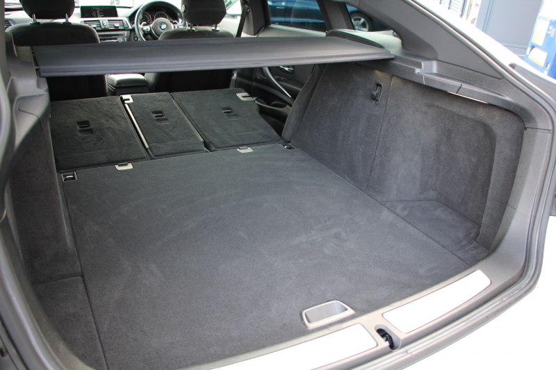 BMW 3シリーズ 320i ｸﾞﾗﾝﾂｰﾘｽﾓ Mｽﾎﾟｰﾂ 追従ACC 衝突軽減ﾌﾞﾚｰｷ 車線逸脱警告 歩行者警告 ﾌﾙｾｸﾞTV ﾀｯﾁﾊﾟｯﾄﾞ対応HDDﾅﾋﾞ電動ﾄﾗﾝｸ Mｽﾎﾟｰﾂｴｱﾛ 18AW ﾒﾓﾘ-付電動ｼｰﾄ ETC2.0 ｽﾏｰﾄｷｰ ｷｾﾉﾝ ﾊﾟﾄﾞﾙｼﾌﾄ 電動ﾘｱｳｲﾝｸﾞ2年保証