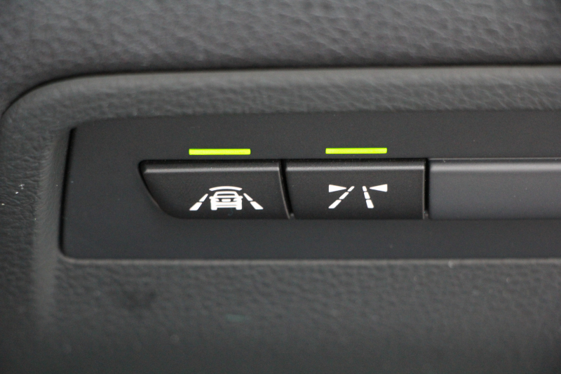 BMW 3シリーズ 320i ｸﾞﾗﾝﾂｰﾘｽﾓ Mｽﾎﾟｰﾂ 追従ACC 衝突軽減ﾌﾞﾚｰｷ 車線逸脱警告 歩行者警告 ﾌﾙｾｸﾞTV ﾀｯﾁﾊﾟｯﾄﾞ対応HDDﾅﾋﾞ電動ﾄﾗﾝｸ Mｽﾎﾟｰﾂｴｱﾛ 18AW ﾒﾓﾘ-付電動ｼｰﾄ ETC2.0 ｽﾏｰﾄｷｰ ｷｾﾉﾝ ﾊﾟﾄﾞﾙｼﾌﾄ 電動ﾘｱｳｲﾝｸﾞ2年保証