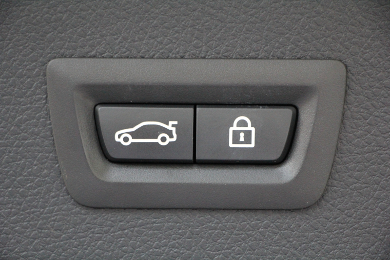 BMW 3シリーズ 320i ｸﾞﾗﾝﾂｰﾘｽﾓ Mｽﾎﾟｰﾂ 追従ACC 衝突軽減ﾌﾞﾚｰｷ 車線逸脱警告 歩行者警告 ﾌﾙｾｸﾞTV ﾀｯﾁﾊﾟｯﾄﾞ対応HDDﾅﾋﾞ電動ﾄﾗﾝｸ Mｽﾎﾟｰﾂｴｱﾛ 18AW ﾒﾓﾘ-付電動ｼｰﾄ ETC2.0 ｽﾏｰﾄｷｰ ｷｾﾉﾝ ﾊﾟﾄﾞﾙｼﾌﾄ 電動ﾘｱｳｲﾝｸﾞ2年保証