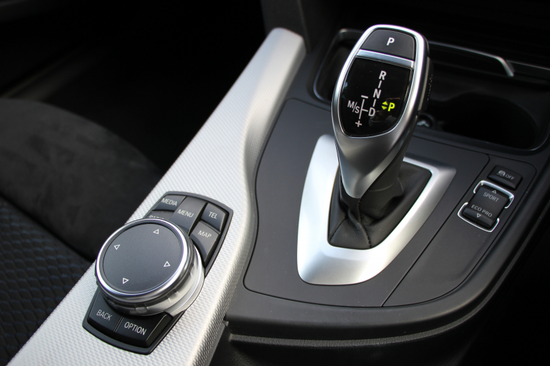 BMW 3シリーズ 320i ｸﾞﾗﾝﾂｰﾘｽﾓ Mｽﾎﾟｰﾂ 追従ACC 衝突軽減ﾌﾞﾚｰｷ 車線逸脱警告 歩行者警告 ﾌﾙｾｸﾞTV ﾀｯﾁﾊﾟｯﾄﾞ対応HDDﾅﾋﾞ電動ﾄﾗﾝｸ Mｽﾎﾟｰﾂｴｱﾛ 18AW ﾒﾓﾘ-付電動ｼｰﾄ ETC2.0 ｽﾏｰﾄｷｰ ｷｾﾉﾝ ﾊﾟﾄﾞﾙｼﾌﾄ 電動ﾘｱｳｲﾝｸﾞ2年保証