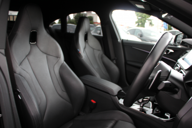 BMW 2シリーズ M235i Xdrive ｸﾞﾗﾝｸｰﾍﾟﾌﾟﾗｽP 306馬力 4WD ｱﾀﾞﾌﾟﾃｨﾌﾞMｻｽ ﾋｰﾀｰ黒革 Mｽﾎﾟｰﾂｼｰﾄ Hi-fiｽﾋﾟｰｶｰ ｻﾝﾌﾟﾛﾃｸｼｮﾝｶﾞﾗｽ 追従ACC 後退ｱｼｽﾄ LEDﾍｯﾄﾞﾗｲﾄ ｵｰﾄﾊｲﾋﾞｰﾑ 専用18AW&ﾌﾞﾚｰｷ Applecarplay対応 HDDﾅﾋﾞPｱｼｽﾄ 2年保証