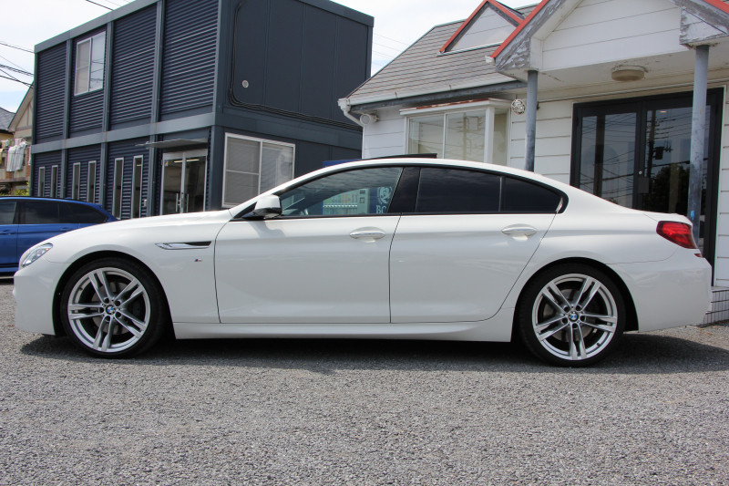 BMW 6シリーズ 640i ｸﾞﾗﾝｸｰﾍﾟMｽﾎﾟｰﾂ 変更後ﾓﾃﾞﾙ ｻﾝﾙｰﾌ ﾋｰﾀｰ黒革 LEDﾍｯﾄﾞﾗｲﾄ ｵﾌﾟｼｮﾝ20AW NEWﾃﾞｻﾞｲﾝｽﾃｱﾘﾝｸﾞ衝突軽減ﾌﾞﾚｰｷ 車線逸脱警告 歩行者警告 ｸﾙｺﾝ HDDﾅﾋﾞTV Bｶﾒﾗ ﾊﾟﾄﾞﾙｼﾌﾄ ｽﾏｰﾄｷｰ 専用ｴｱﾛ 320馬力 直6ﾀｰﾎﾞ2年保証