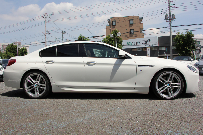 BMW 6シリーズ 640i ｸﾞﾗﾝｸｰﾍﾟMｽﾎﾟｰﾂ 変更後ﾓﾃﾞﾙ ｻﾝﾙｰﾌ ﾋｰﾀｰ黒革 LEDﾍｯﾄﾞﾗｲﾄ ｵﾌﾟｼｮﾝ20AW NEWﾃﾞｻﾞｲﾝｽﾃｱﾘﾝｸﾞ衝突軽減ﾌﾞﾚｰｷ 車線逸脱警告 歩行者警告 ｸﾙｺﾝ HDDﾅﾋﾞTV Bｶﾒﾗ ﾊﾟﾄﾞﾙｼﾌﾄ ｽﾏｰﾄｷｰ 専用ｴｱﾛ 320馬力 直6ﾀｰﾎﾞ2年保証