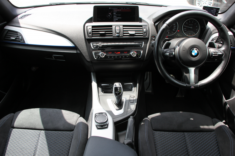 BMW 2シリーズ 220i ｸｰﾍﾟMｽﾎﾟｰﾂ 3Dﾃﾞｻﾞｲﾝﾏﾌﾗｰ ｵﾌﾟｼｮﾝ18AW 衝突軽減ﾌﾞﾚｰｷ 車線逸脱警告 歩行者警告 ﾌﾞﾚｰｷ付ｸﾙｺﾝ ﾀｯﾁﾊﾟｯﾄﾞ対応HDDﾅﾋﾞBｶﾒﾗ Bluetooth接続 左右独立ｵｰﾄｴｱｺﾝ ｽﾏｰﾄｷｰ 直噴ﾀｰﾎﾞ8速AT 2年保証