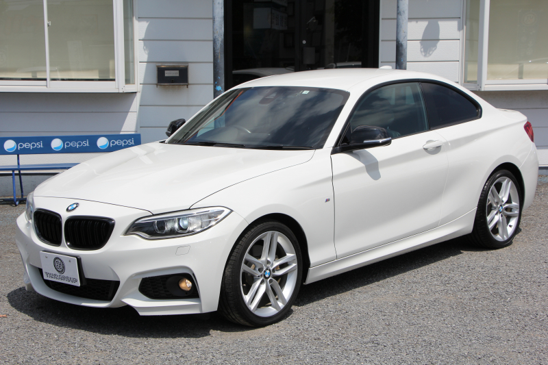 BMW 2シリーズ 220i ｸｰﾍﾟMｽﾎﾟｰﾂ 3Dﾃﾞｻﾞｲﾝﾏﾌﾗｰ ｵﾌﾟｼｮﾝ18AW 衝突軽減ﾌﾞﾚｰｷ 車線逸脱警告 歩行者警告 ﾌﾞﾚｰｷ付ｸﾙｺﾝ ﾀｯﾁﾊﾟｯﾄﾞ対応HDDﾅﾋﾞBｶﾒﾗ Bluetooth接続 左右独立ｵｰﾄｴｱｺﾝ ｽﾏｰﾄｷｰ 直噴ﾀｰﾎﾞ8速AT 2年保証