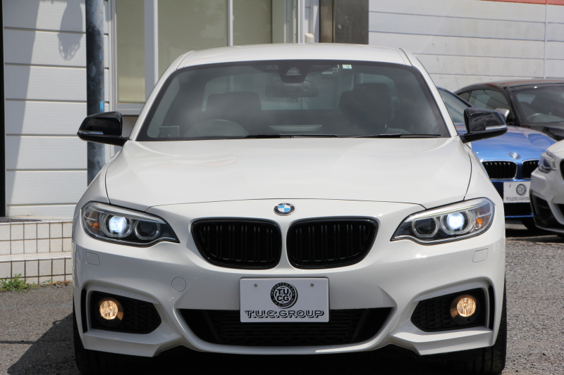 BMW 2シリーズ 220i ｸｰﾍﾟMｽﾎﾟｰﾂ 3Dﾃﾞｻﾞｲﾝﾏﾌﾗｰ ｵﾌﾟｼｮﾝ18AW 衝突軽減ﾌﾞﾚｰｷ 車線逸脱警告 歩行者警告 ﾌﾞﾚｰｷ付ｸﾙｺﾝ ﾀｯﾁﾊﾟｯﾄﾞ対応HDDﾅﾋﾞBｶﾒﾗ Bluetooth接続 左右独立ｵｰﾄｴｱｺﾝ ｽﾏｰﾄｷｰ 直噴ﾀｰﾎﾞ8速AT 2年保証