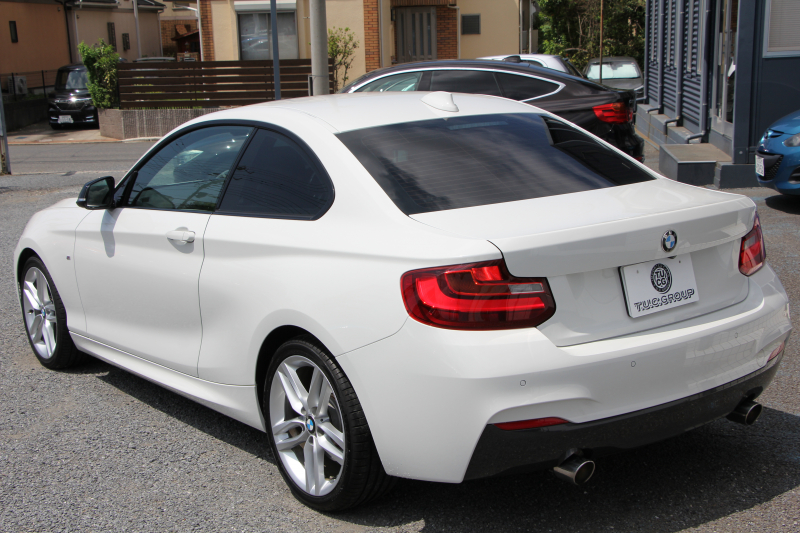 BMW 2シリーズ 220i ｸｰﾍﾟMｽﾎﾟｰﾂ 3Dﾃﾞｻﾞｲﾝﾏﾌﾗｰ ｵﾌﾟｼｮﾝ18AW 衝突軽減ﾌﾞﾚｰｷ 車線逸脱警告 歩行者警告 ﾌﾞﾚｰｷ付ｸﾙｺﾝ ﾀｯﾁﾊﾟｯﾄﾞ対応HDDﾅﾋﾞBｶﾒﾗ Bluetooth接続 左右独立ｵｰﾄｴｱｺﾝ ｽﾏｰﾄｷｰ 直噴ﾀｰﾎﾞ8速AT 2年保証