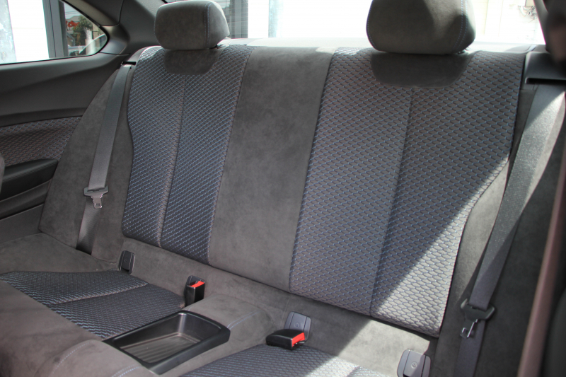 BMW 2シリーズ 220i ｸｰﾍﾟMｽﾎﾟｰﾂ 3Dﾃﾞｻﾞｲﾝﾏﾌﾗｰ ｵﾌﾟｼｮﾝ18AW 衝突軽減ﾌﾞﾚｰｷ 車線逸脱警告 歩行者警告 ﾌﾞﾚｰｷ付ｸﾙｺﾝ ﾀｯﾁﾊﾟｯﾄﾞ対応HDDﾅﾋﾞBｶﾒﾗ Bluetooth接続 左右独立ｵｰﾄｴｱｺﾝ ｽﾏｰﾄｷｰ 直噴ﾀｰﾎﾞ8速AT 2年保証