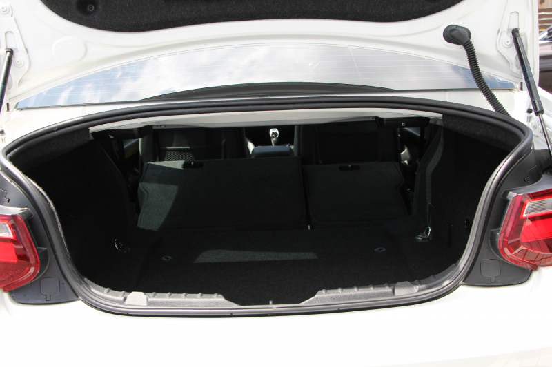 BMW 2シリーズ 220i ｸｰﾍﾟMｽﾎﾟｰﾂ 3Dﾃﾞｻﾞｲﾝﾏﾌﾗｰ ｵﾌﾟｼｮﾝ18AW 衝突軽減ﾌﾞﾚｰｷ 車線逸脱警告 歩行者警告 ﾌﾞﾚｰｷ付ｸﾙｺﾝ ﾀｯﾁﾊﾟｯﾄﾞ対応HDDﾅﾋﾞBｶﾒﾗ Bluetooth接続 左右独立ｵｰﾄｴｱｺﾝ ｽﾏｰﾄｷｰ 直噴ﾀｰﾎﾞ8速AT 2年保証