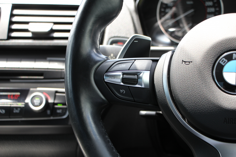 BMW 2シリーズ 220i ｸｰﾍﾟMｽﾎﾟｰﾂ 3Dﾃﾞｻﾞｲﾝﾏﾌﾗｰ ｵﾌﾟｼｮﾝ18AW 衝突軽減ﾌﾞﾚｰｷ 車線逸脱警告 歩行者警告 ﾌﾞﾚｰｷ付ｸﾙｺﾝ ﾀｯﾁﾊﾟｯﾄﾞ対応HDDﾅﾋﾞBｶﾒﾗ Bluetooth接続 左右独立ｵｰﾄｴｱｺﾝ ｽﾏｰﾄｷｰ 直噴ﾀｰﾎﾞ8速AT 2年保証