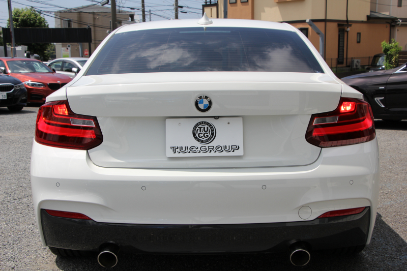 BMW 2シリーズ 220i ｸｰﾍﾟMｽﾎﾟｰﾂ 3Dﾃﾞｻﾞｲﾝﾏﾌﾗｰ ｵﾌﾟｼｮﾝ18AW 衝突軽減ﾌﾞﾚｰｷ 車線逸脱警告 歩行者警告 ﾌﾞﾚｰｷ付ｸﾙｺﾝ ﾀｯﾁﾊﾟｯﾄﾞ対応HDDﾅﾋﾞBｶﾒﾗ Bluetooth接続 左右独立ｵｰﾄｴｱｺﾝ ｽﾏｰﾄｷｰ 直噴ﾀｰﾎﾞ8速AT 2年保証