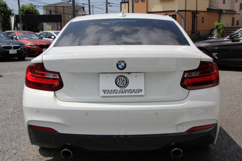 BMW 2シリーズ 220i ｸｰﾍﾟMｽﾎﾟｰﾂ 3Dﾃﾞｻﾞｲﾝﾏﾌﾗｰ ｵﾌﾟｼｮﾝ18AW 衝突軽減ﾌﾞﾚｰｷ 車線逸脱警告 歩行者警告 ﾌﾞﾚｰｷ付ｸﾙｺﾝ ﾀｯﾁﾊﾟｯﾄﾞ対応HDDﾅﾋﾞBｶﾒﾗ Bluetooth接続 左右独立ｵｰﾄｴｱｺﾝ ｽﾏｰﾄｷｰ 直噴ﾀｰﾎﾞ8速AT 2年保証