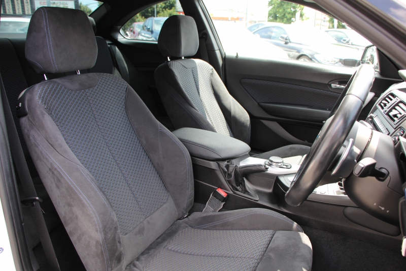 BMW 2シリーズ 220i ｸｰﾍﾟMｽﾎﾟｰﾂ 3Dﾃﾞｻﾞｲﾝﾏﾌﾗｰ ｵﾌﾟｼｮﾝ18AW 衝突軽減ﾌﾞﾚｰｷ 車線逸脱警告 歩行者警告 ﾌﾞﾚｰｷ付ｸﾙｺﾝ ﾀｯﾁﾊﾟｯﾄﾞ対応HDDﾅﾋﾞBｶﾒﾗ Bluetooth接続 左右独立ｵｰﾄｴｱｺﾝ ｽﾏｰﾄｷｰ 直噴ﾀｰﾎﾞ8速AT 2年保証