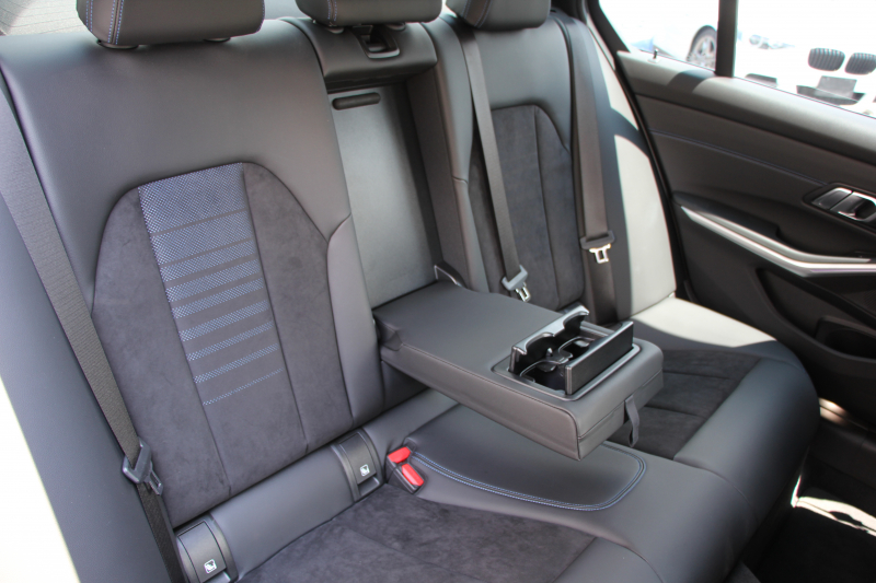 BMW 3シリーズ 330i Mｽﾎﾟｰﾂ ｺﾝﾌｫｰﾄP 1ｵｰﾅ 高出力 258馬力 追従ACC ｽﾃｱﾘﾝｸﾞｻﾎﾟｰﾄ 360度ｶﾒﾗ Pｱｼｽﾄﾌﾟﾗｽ LEDﾍｯﾄﾞﾗｲﾄ ｵｰﾄﾊｲﾋﾞｰﾑ Mｽﾎﾟｰﾂﾌﾞﾚｰｷ ｼｰﾄﾋｰﾀｰ ﾀｯﾁ画面HDDﾅﾋﾞApplecarplay 電動ﾄﾗﾝｸ ﾜｲﾔﾚｽ充電 ｱｸﾃｨﾌﾞPDC緊急ﾌﾞﾚｰｷ 2年保証