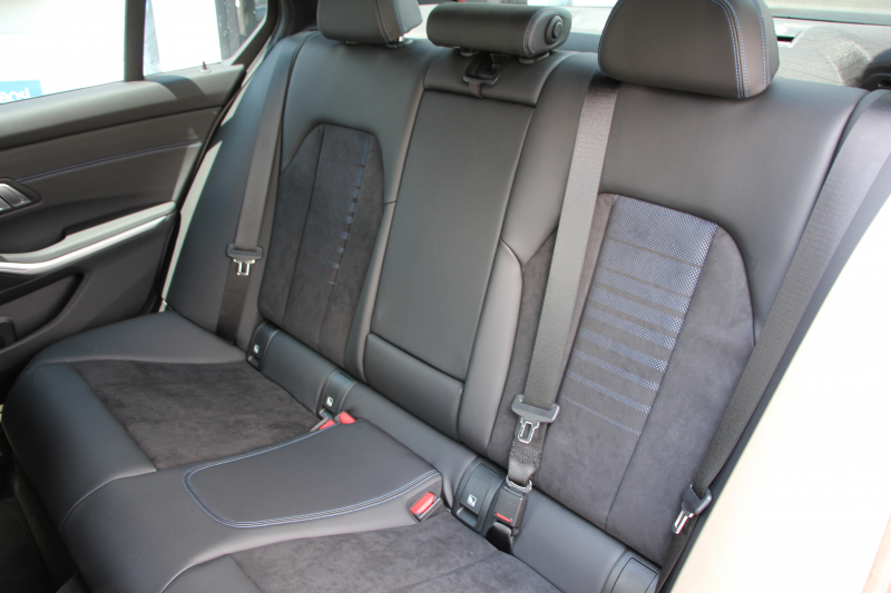 BMW 3シリーズ 330i Mｽﾎﾟｰﾂ ｺﾝﾌｫｰﾄP 1ｵｰﾅ 高出力 258馬力 追従ACC ｽﾃｱﾘﾝｸﾞｻﾎﾟｰﾄ 360度ｶﾒﾗ Pｱｼｽﾄﾌﾟﾗｽ LEDﾍｯﾄﾞﾗｲﾄ ｵｰﾄﾊｲﾋﾞｰﾑ Mｽﾎﾟｰﾂﾌﾞﾚｰｷ ｼｰﾄﾋｰﾀｰ ﾀｯﾁ画面HDDﾅﾋﾞApplecarplay 電動ﾄﾗﾝｸ ﾜｲﾔﾚｽ充電 ｱｸﾃｨﾌﾞPDC緊急ﾌﾞﾚｰｷ 2年保証