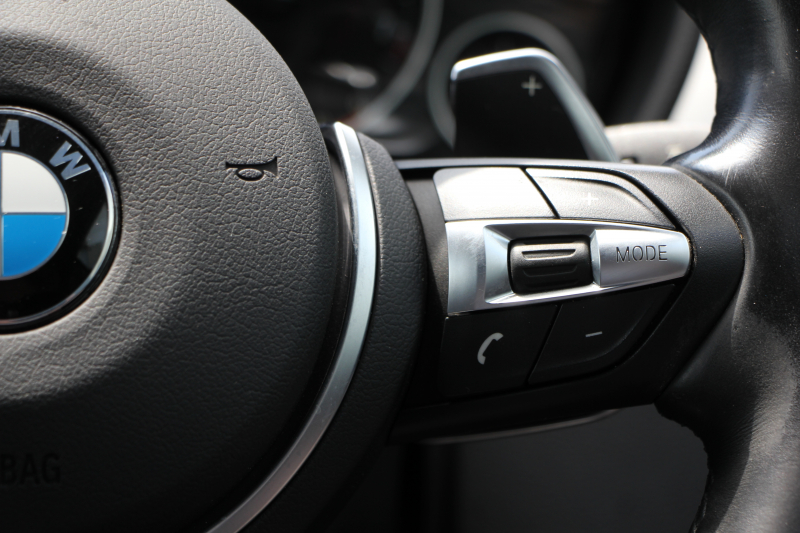 BMW 4シリーズ 435i ｶﾌﾞﾘｵﾚ Mｽﾎﾟｰﾂ 電動ｵｰﾌﾟﾝ 直6ﾀｰﾎﾞN55ｴﾝｼﾞﾝ 306馬力 ｴｱｶﾗｰ BBS20AW ﾋｰﾀｰ黒革 追従ACC LEDﾍｯﾄﾞﾗｲﾄ HUD HDDﾅﾋﾞTV 衝突軽減ﾌﾞﾚｰｷ 車線逸脱警告 歩行者警告 ｽﾏｰﾄｷｰ ｽﾙｰﾛｰﾃﾞｨﾝｸﾞﾊﾟﾄﾞﾙｼﾌﾄ 2年保証