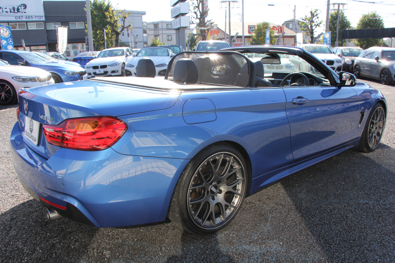 BMW 4シリーズ 435i ｶﾌﾞﾘｵﾚ Mｽﾎﾟｰﾂ 電動ｵｰﾌﾟﾝ 直6ﾀｰﾎﾞN55ｴﾝｼﾞﾝ 306馬力 ｴｱｶﾗｰ BBS20AW ﾋｰﾀｰ黒革 追従ACC LEDﾍｯﾄﾞﾗｲﾄ HUD HDDﾅﾋﾞTV 衝突軽減ﾌﾞﾚｰｷ 車線逸脱警告 歩行者警告 ｽﾏｰﾄｷｰ ｽﾙｰﾛｰﾃﾞｨﾝｸﾞﾊﾟﾄﾞﾙｼﾌﾄ 2年保証