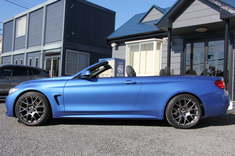 BMW 4シリーズ 435i ｶﾌﾞﾘｵﾚ Mｽﾎﾟｰﾂ 電動ｵｰﾌﾟﾝ 直6ﾀｰﾎﾞN55ｴﾝｼﾞﾝ 306馬力 ｴｱｶﾗｰ BBS20AW ﾋｰﾀｰ黒革 追従ACC LEDﾍｯﾄﾞﾗｲﾄ HUD HDDﾅﾋﾞTV 衝突軽減ﾌﾞﾚｰｷ 車線逸脱警告 歩行者警告 ｽﾏｰﾄｷｰ ｽﾙｰﾛｰﾃﾞｨﾝｸﾞﾊﾟﾄﾞﾙｼﾌﾄ 2年保証