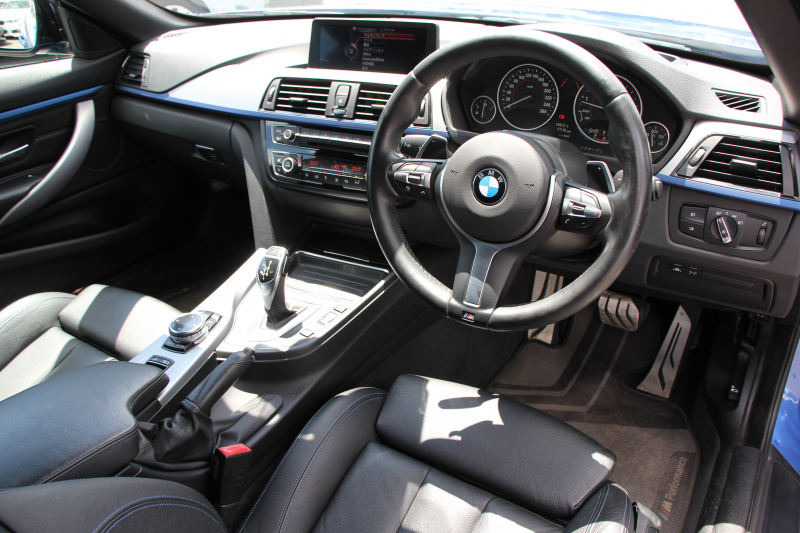 BMW 4シリーズ 435i ｶﾌﾞﾘｵﾚ Mｽﾎﾟｰﾂ 電動ｵｰﾌﾟﾝ 直6ﾀｰﾎﾞN55ｴﾝｼﾞﾝ 306馬力 ｴｱｶﾗｰ BBS20AW ﾋｰﾀｰ黒革 追従ACC LEDﾍｯﾄﾞﾗｲﾄ HUD HDDﾅﾋﾞTV 衝突軽減ﾌﾞﾚｰｷ 車線逸脱警告 歩行者警告 ｽﾏｰﾄｷｰ ｽﾙｰﾛｰﾃﾞｨﾝｸﾞﾊﾟﾄﾞﾙｼﾌﾄ 2年保証