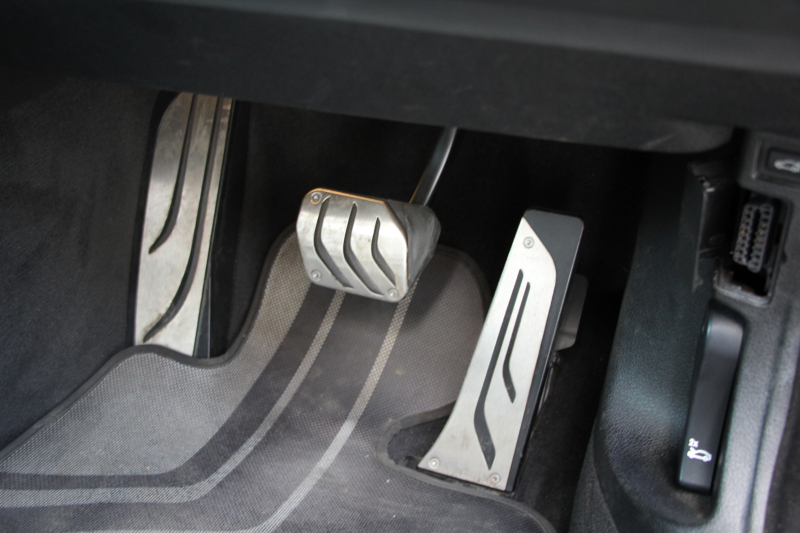 BMW 4シリーズ 435i ｶﾌﾞﾘｵﾚ Mｽﾎﾟｰﾂ 電動ｵｰﾌﾟﾝ 直6ﾀｰﾎﾞN55ｴﾝｼﾞﾝ 306馬力 ｴｱｶﾗｰ BBS20AW ﾋｰﾀｰ黒革 追従ACC LEDﾍｯﾄﾞﾗｲﾄ HUD HDDﾅﾋﾞTV 衝突軽減ﾌﾞﾚｰｷ 車線逸脱警告 歩行者警告 ｽﾏｰﾄｷｰ ｽﾙｰﾛｰﾃﾞｨﾝｸﾞﾊﾟﾄﾞﾙｼﾌﾄ 2年保証