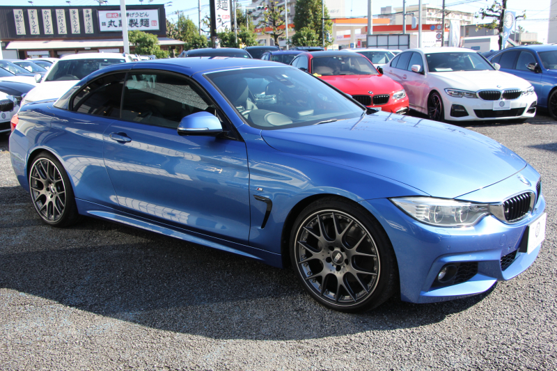 BMW 4シリーズ 435i ｶﾌﾞﾘｵﾚ Mｽﾎﾟｰﾂ 電動ｵｰﾌﾟﾝ 直6ﾀｰﾎﾞN55ｴﾝｼﾞﾝ 306馬力 ｴｱｶﾗｰ BBS20AW ﾋｰﾀｰ黒革 追従ACC LEDﾍｯﾄﾞﾗｲﾄ HUD HDDﾅﾋﾞTV 衝突軽減ﾌﾞﾚｰｷ 車線逸脱警告 歩行者警告 ｽﾏｰﾄｷｰ ｽﾙｰﾛｰﾃﾞｨﾝｸﾞﾊﾟﾄﾞﾙｼﾌﾄ 2年保証