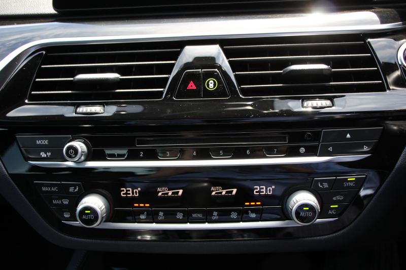 BMW 5シリーズ 530i ｴﾃﾞｨｼｮﾝﾐｯｼｮﾝｲﾝﾎﾟｯｼﾌﾞﾙ 特別仕様車 1ｵｰﾅ 高出力 ﾅｲﾄﾌﾞﾙｰﾚｻﾞｰ ｱﾀﾞﾌﾟﾃｨﾌﾞMｻｽ HUD ﾊｰﾏﾝｶｰﾄﾞﾝ 追従ACC ｽﾃｱﾘﾝｸﾞｻﾎﾟｰﾄ ﾀｯﾁ画面HDDﾅﾋﾞTV LEDﾍｯﾄﾞﾗｲﾄ ｵｰﾄﾊｲﾋﾞｰﾑ 電動ﾘｱｹﾞｰﾄ 360度ｶﾒﾗ 全席ﾋｰﾀｰ ﾌﾞﾗｯｸ19AW 2年保証