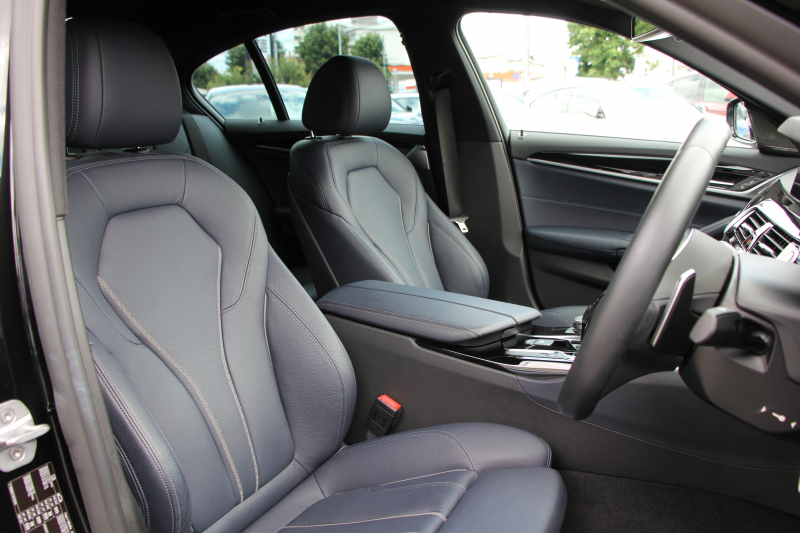 BMW 5シリーズ 530i ｴﾃﾞｨｼｮﾝﾐｯｼｮﾝｲﾝﾎﾟｯｼﾌﾞﾙ 特別仕様車 1ｵｰﾅ 高出力 ﾅｲﾄﾌﾞﾙｰﾚｻﾞｰ ｱﾀﾞﾌﾟﾃｨﾌﾞMｻｽ HUD ﾊｰﾏﾝｶｰﾄﾞﾝ 追従ACC ｽﾃｱﾘﾝｸﾞｻﾎﾟｰﾄ ﾀｯﾁ画面HDDﾅﾋﾞTV LEDﾍｯﾄﾞﾗｲﾄ ｵｰﾄﾊｲﾋﾞｰﾑ 電動ﾘｱｹﾞｰﾄ 360度ｶﾒﾗ 全席ﾋｰﾀｰ ﾌﾞﾗｯｸ19AW 2年保証