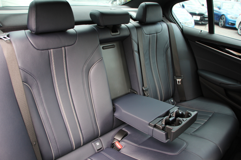 BMW 5シリーズ 530i ｴﾃﾞｨｼｮﾝﾐｯｼｮﾝｲﾝﾎﾟｯｼﾌﾞﾙ 特別仕様車 1ｵｰﾅ 高出力 ﾅｲﾄﾌﾞﾙｰﾚｻﾞｰ ｱﾀﾞﾌﾟﾃｨﾌﾞMｻｽ HUD ﾊｰﾏﾝｶｰﾄﾞﾝ 追従ACC ｽﾃｱﾘﾝｸﾞｻﾎﾟｰﾄ ﾀｯﾁ画面HDDﾅﾋﾞTV LEDﾍｯﾄﾞﾗｲﾄ ｵｰﾄﾊｲﾋﾞｰﾑ 電動ﾘｱｹﾞｰﾄ 360度ｶﾒﾗ 全席ﾋｰﾀｰ ﾌﾞﾗｯｸ19AW 2年保証