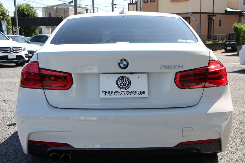 BMW 3シリーズ 320i ﾌﾞﾗｯｸｽﾄｰﾑ 首都圏限定 後期 新ｴﾝｼﾞﾝ Mﾊﾟﾌｫｰﾏﾝｽ18AW&ﾌﾞﾗｯｸｸﾞﾘﾙ LEDﾍｯﾄﾞﾗｲﾄ&ﾃｰﾙ 追従ACC ﾚｰﾝﾁｪﾝｼﾞ警告 衝突軽減ﾌﾞﾚｰｷ 車線逸脱警告 歩行者警告 HDDﾅﾋﾞBｶﾒﾗ ｽﾏｰﾄｷｰ Bluetoothｵｰﾃﾞｨｵ&通話 ﾊﾟﾄﾞﾙｼﾌﾄ 専用ｴｱﾛ 2年保証