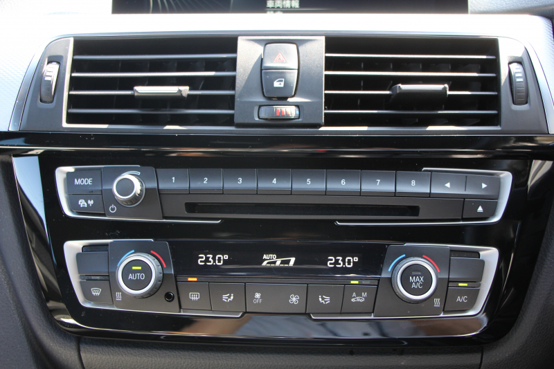 BMW 3シリーズ 320i ﾌﾞﾗｯｸｽﾄｰﾑ 首都圏限定 後期 新ｴﾝｼﾞﾝ Mﾊﾟﾌｫｰﾏﾝｽ18AW&ﾌﾞﾗｯｸｸﾞﾘﾙ LEDﾍｯﾄﾞﾗｲﾄ&ﾃｰﾙ 追従ACC ﾚｰﾝﾁｪﾝｼﾞ警告 衝突軽減ﾌﾞﾚｰｷ 車線逸脱警告 歩行者警告 HDDﾅﾋﾞBｶﾒﾗ ｽﾏｰﾄｷｰ Bluetoothｵｰﾃﾞｨｵ&通話 ﾊﾟﾄﾞﾙｼﾌﾄ 専用ｴｱﾛ 2年保証