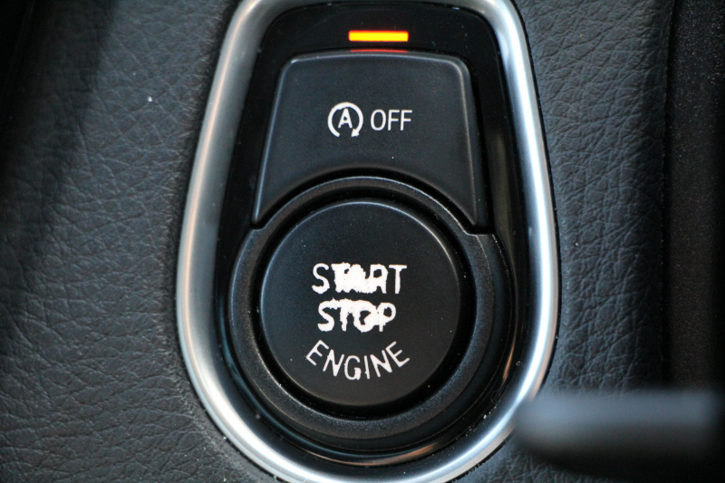 BMW 3シリーズ 320i ﾌﾞﾗｯｸｽﾄｰﾑ 首都圏限定 後期 新ｴﾝｼﾞﾝ Mﾊﾟﾌｫｰﾏﾝｽ18AW&ﾌﾞﾗｯｸｸﾞﾘﾙ LEDﾍｯﾄﾞﾗｲﾄ&ﾃｰﾙ 追従ACC ﾚｰﾝﾁｪﾝｼﾞ警告 衝突軽減ﾌﾞﾚｰｷ 車線逸脱警告 歩行者警告 HDDﾅﾋﾞBｶﾒﾗ ｽﾏｰﾄｷｰ Bluetoothｵｰﾃﾞｨｵ&通話 ﾊﾟﾄﾞﾙｼﾌﾄ 専用ｴｱﾛ 2年保証