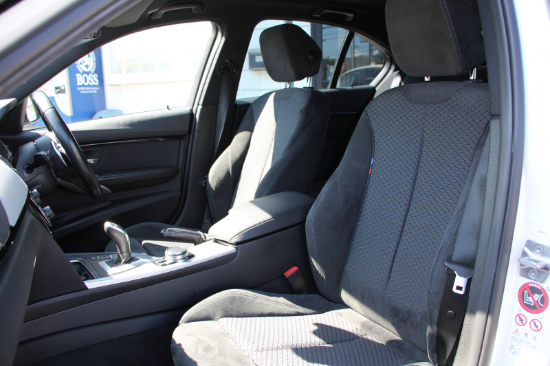 BMW 3シリーズ 320i ﾌﾞﾗｯｸｽﾄｰﾑ 首都圏限定 後期 新ｴﾝｼﾞﾝ Mﾊﾟﾌｫｰﾏﾝｽ18AW&ﾌﾞﾗｯｸｸﾞﾘﾙ LEDﾍｯﾄﾞﾗｲﾄ&ﾃｰﾙ 追従ACC ﾚｰﾝﾁｪﾝｼﾞ警告 衝突軽減ﾌﾞﾚｰｷ 車線逸脱警告 歩行者警告 HDDﾅﾋﾞBｶﾒﾗ ｽﾏｰﾄｷｰ Bluetoothｵｰﾃﾞｨｵ&通話 ﾊﾟﾄﾞﾙｼﾌﾄ 専用ｴｱﾛ 2年保証