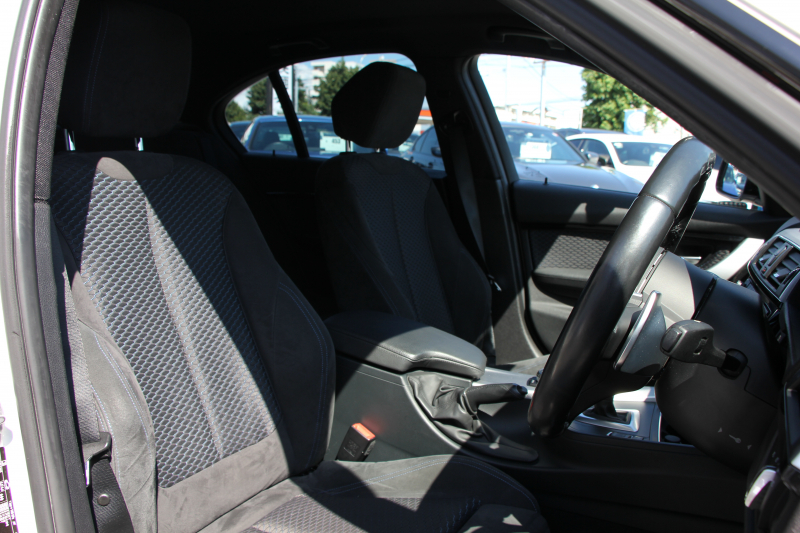 BMW 3シリーズ 320i ﾌﾞﾗｯｸｽﾄｰﾑ 首都圏限定 後期 新ｴﾝｼﾞﾝ Mﾊﾟﾌｫｰﾏﾝｽ18AW&ﾌﾞﾗｯｸｸﾞﾘﾙ LEDﾍｯﾄﾞﾗｲﾄ&ﾃｰﾙ 追従ACC ﾚｰﾝﾁｪﾝｼﾞ警告 衝突軽減ﾌﾞﾚｰｷ 車線逸脱警告 歩行者警告 HDDﾅﾋﾞBｶﾒﾗ ｽﾏｰﾄｷｰ Bluetoothｵｰﾃﾞｨｵ&通話 ﾊﾟﾄﾞﾙｼﾌﾄ 専用ｴｱﾛ 2年保証