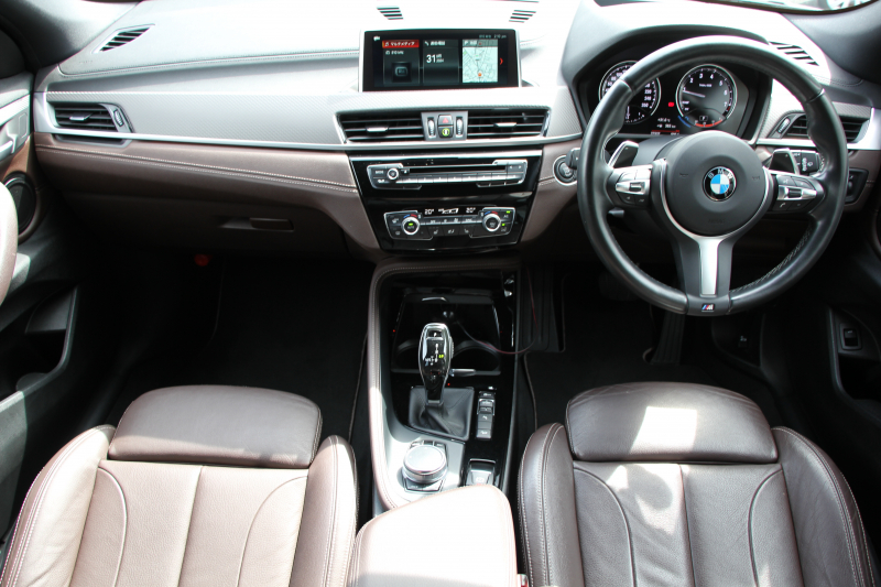 BMW X2 Xdrive20i MｽﾎﾟｰﾂX ﾃﾞﾋﾞｭｰP 4WD ﾊｲﾗｲﾝ ｺﾝﾌｫｰﾄP 追従ACC HUD ﾋｰﾀｰ茶革 電動ｼｰﾄ ｵﾌﾟｼｮﾝ20AW Mﾘｱｽﾎﾟｲﾗｰ ﾀｯﾁ画面HDDﾅﾋﾞBｶﾒﾗ Pｱｼｽﾄ CD&DVD再生可能 Bluetooth接続 電動ﾄﾗﾝｸ LEDﾍｯﾄﾞﾗｲﾄ ｽﾏｰﾄｷｰ 8速AT 2年保証