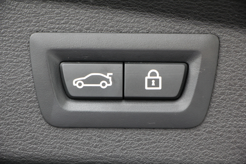 BMW X2 Xdrive20i MｽﾎﾟｰﾂX ﾃﾞﾋﾞｭｰP 4WD ﾊｲﾗｲﾝ ｺﾝﾌｫｰﾄP 追従ACC HUD ﾋｰﾀｰ茶革 電動ｼｰﾄ ｵﾌﾟｼｮﾝ20AW Mﾘｱｽﾎﾟｲﾗｰ ﾀｯﾁ画面HDDﾅﾋﾞBｶﾒﾗ Pｱｼｽﾄ CD&DVD再生可能 Bluetooth接続 電動ﾄﾗﾝｸ LEDﾍｯﾄﾞﾗｲﾄ ｽﾏｰﾄｷｰ 8速AT 2年保証