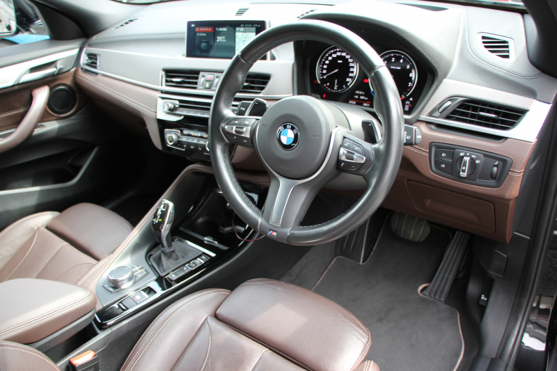 BMW X2 Xdrive20i MｽﾎﾟｰﾂX ﾃﾞﾋﾞｭｰP 4WD ﾊｲﾗｲﾝ ｺﾝﾌｫｰﾄP 追従ACC HUD ﾋｰﾀｰ茶革 電動ｼｰﾄ ｵﾌﾟｼｮﾝ20AW Mﾘｱｽﾎﾟｲﾗｰ ﾀｯﾁ画面HDDﾅﾋﾞBｶﾒﾗ Pｱｼｽﾄ CD&DVD再生可能 Bluetooth接続 電動ﾄﾗﾝｸ LEDﾍｯﾄﾞﾗｲﾄ ｽﾏｰﾄｷｰ 8速AT 2年保証